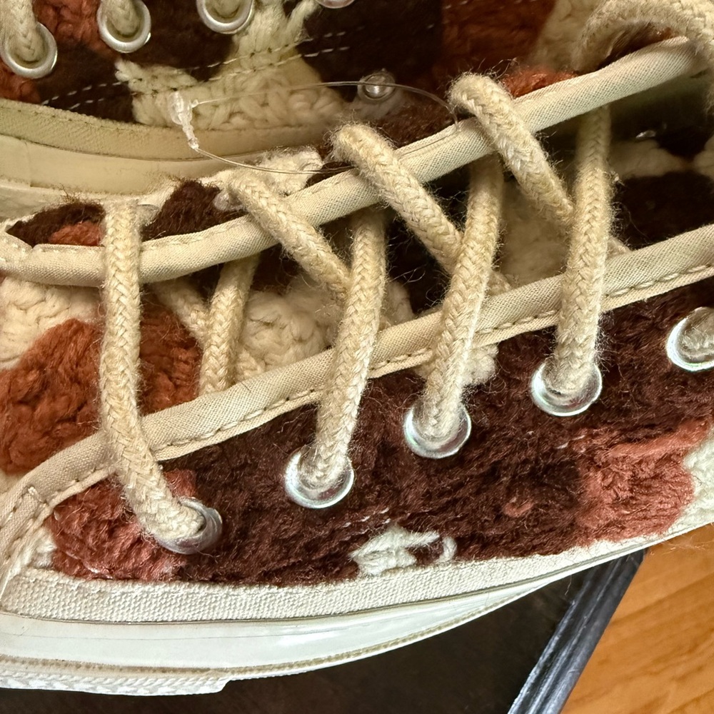 Converse Low Top Sneakers in Cream, Brown, Rust Crochet Pattern - Picture 4 of 9